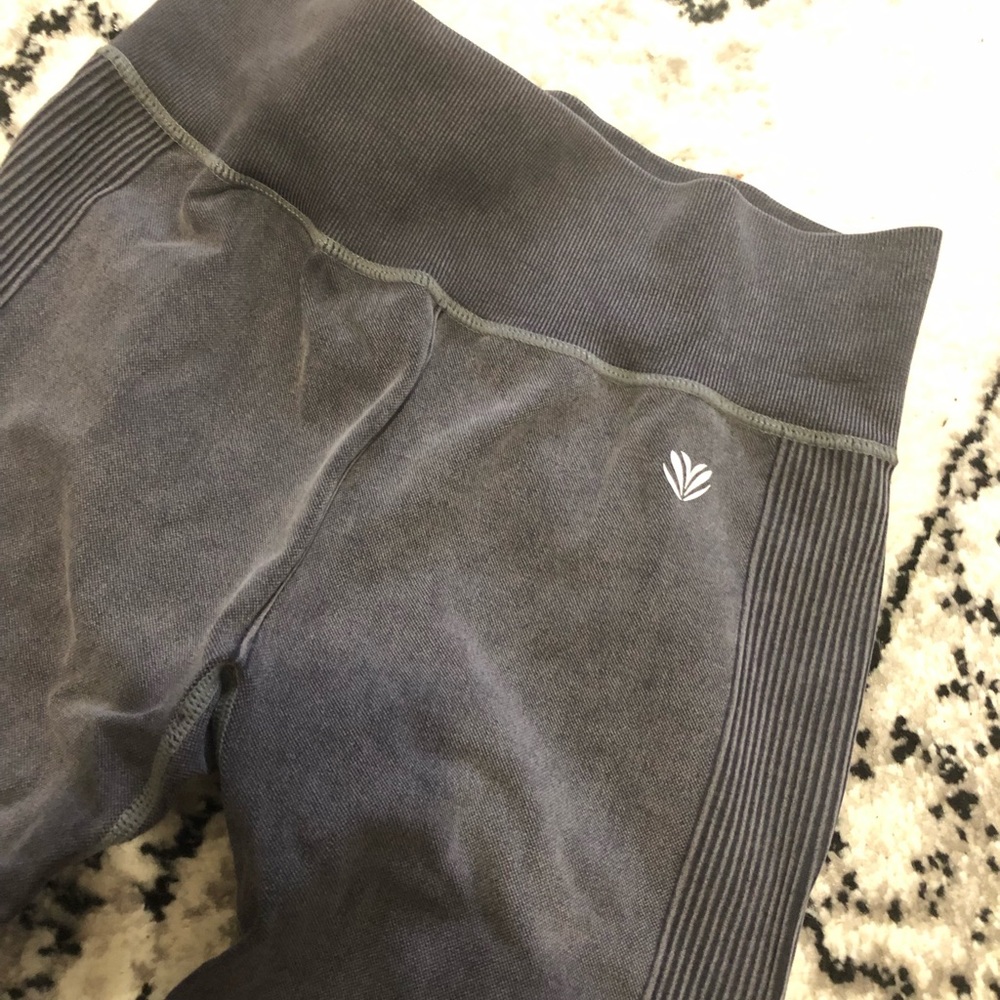 Forever 21 compression leggings
